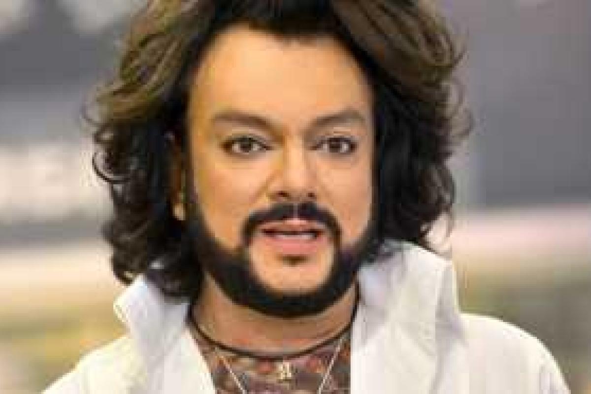 Папарацци в Стокгольме застукали Филиппа Киркорова в компании греческой красотки Папарацци в Стокгольме застукали Филиппа Киркорова в компании греческой красотки