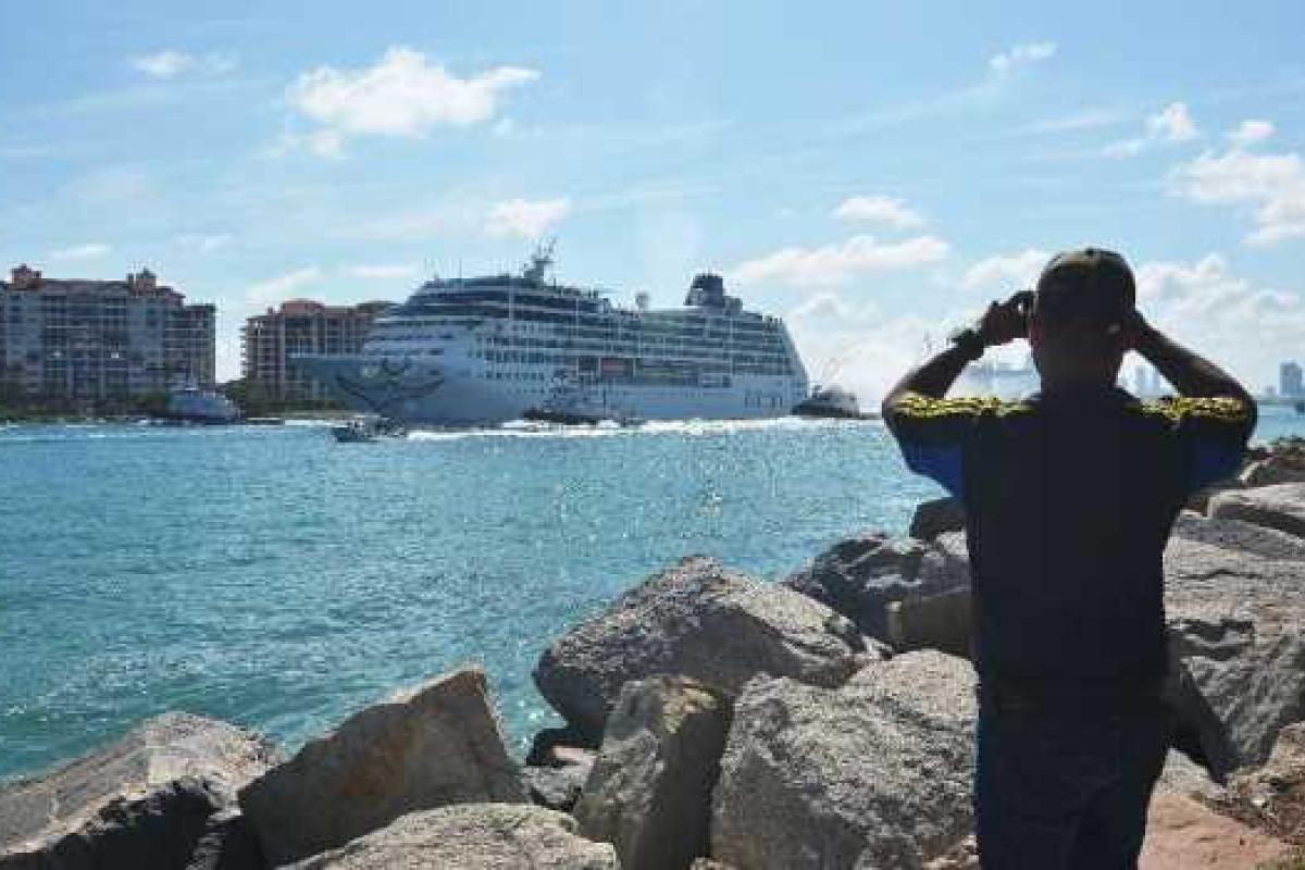 На Кубу из США отправился круизный лайнер