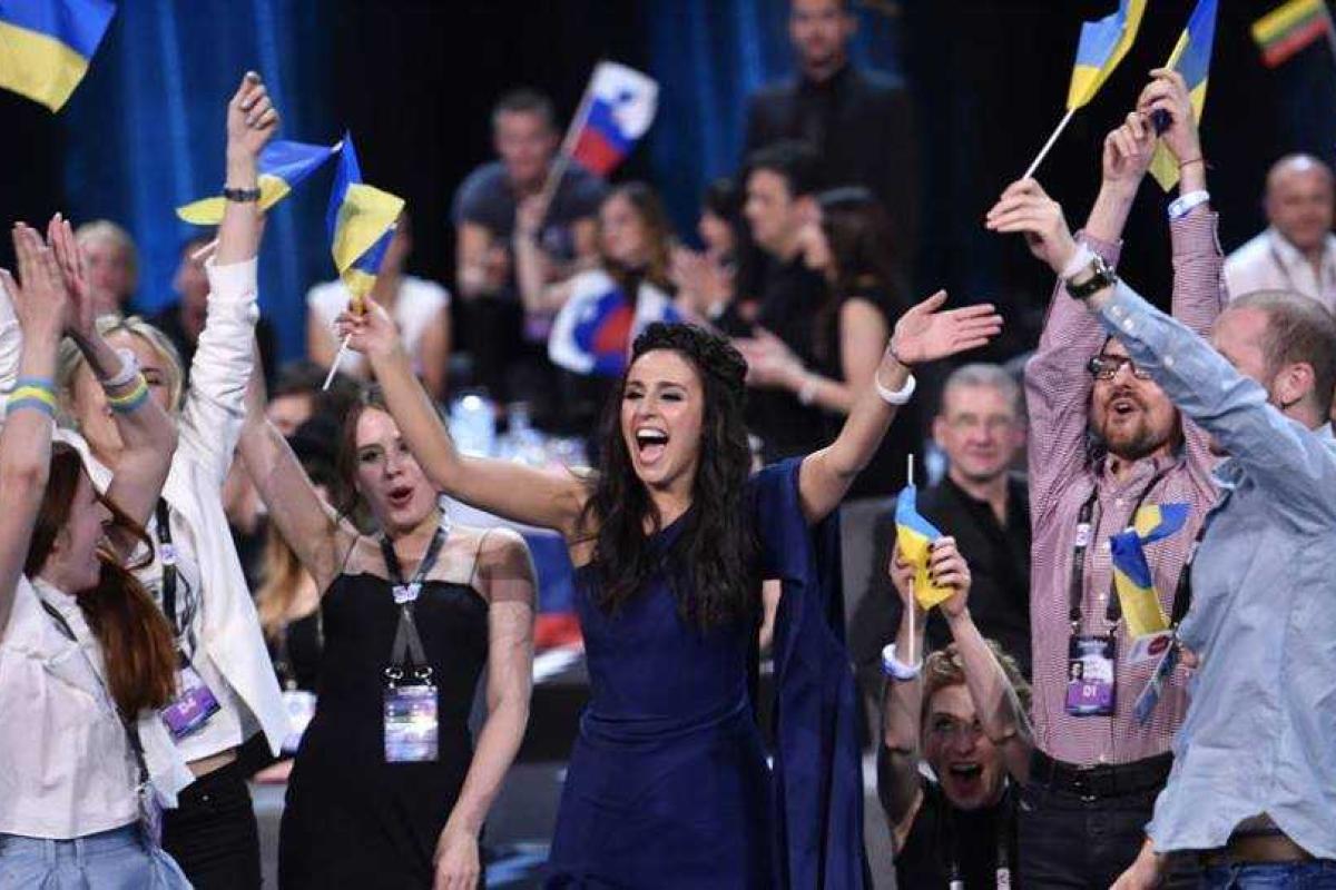 Президент Украины поздравил Джамалу с блистательной победой на "Евровидении-2016" Президент Украины поздравил Джамалу с блистательной победой на "Евровидении-2016"
