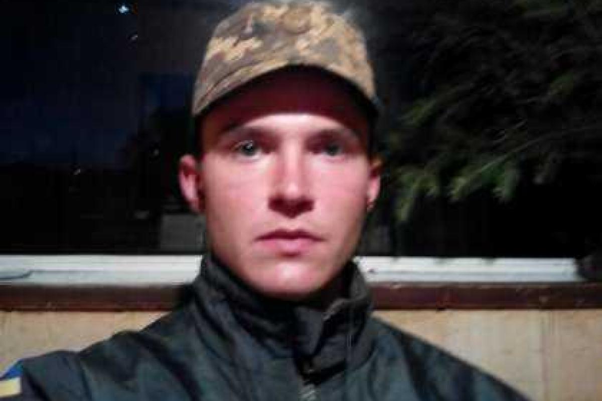 Семья солдата-срочника с Киевщины, найденного повешенным, не верит в самоубийство Семья солдата-срочника с Киевщины, найденного повешенным, не верит в самоубийство