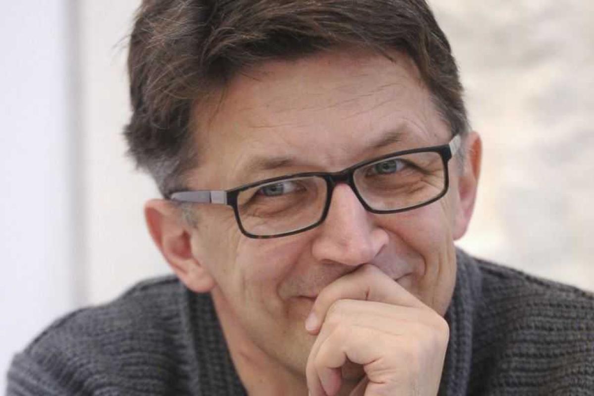 "Теплый" прием: в Киеве неизвестные облили кефиром российского блогера