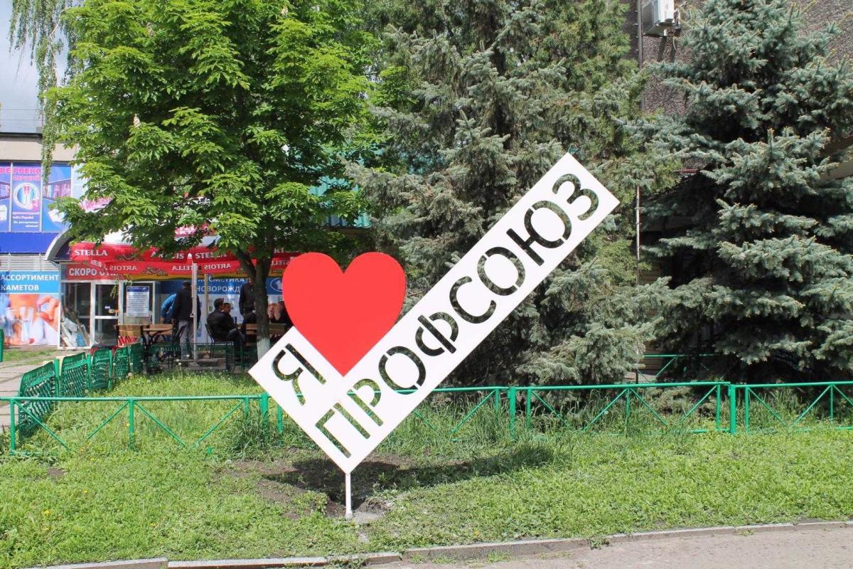 В оккупированном Луганске появился еще один "патриотический памятник" В оккупированном Луганске появился еще один "патриотический памятник"