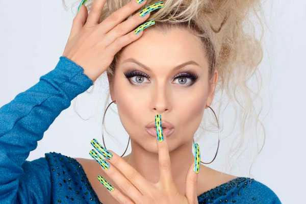 В Каннах французская полиция тщательно "прощупала" светскую львицу Лену Ленину