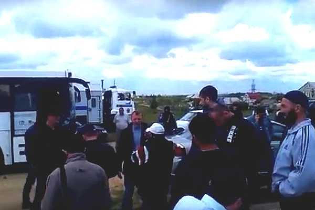 Под Симферополем силовики провели "зачистку" в мечети: задержали крымских татар Под Симферополем силовики провели "зачистку" в мечети: задержали крымских татар