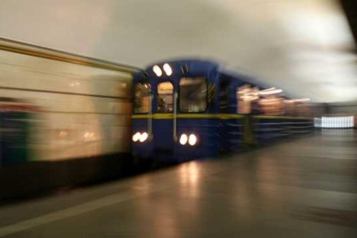 В Харькове арестована женщина, бросившаяся под поезд вместе с двумя детьми В Харькове арестована женщина, бросившаяся под поезд вместе с двумя детьми