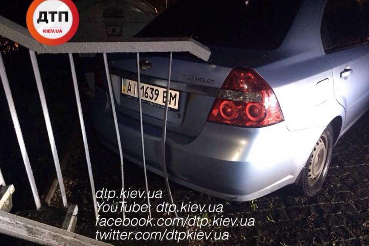 Ночная погоня в Киеве закончилась задержанием пьяного водителя и повреждением патрульного "Toyota Prius" Ночная погоня в Киеве закончилась задержанием пьяного водителя и повреждением патрульного "Toyota Prius"