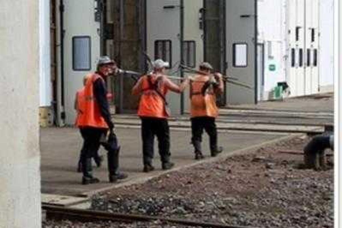 ​Власти "ДНР" всячески препятствуют выезду "рабочих рук" с оккупированной территории 