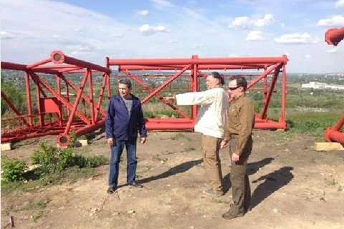 Под Славянском на горе Карачун начинается монтаж новой телевышки