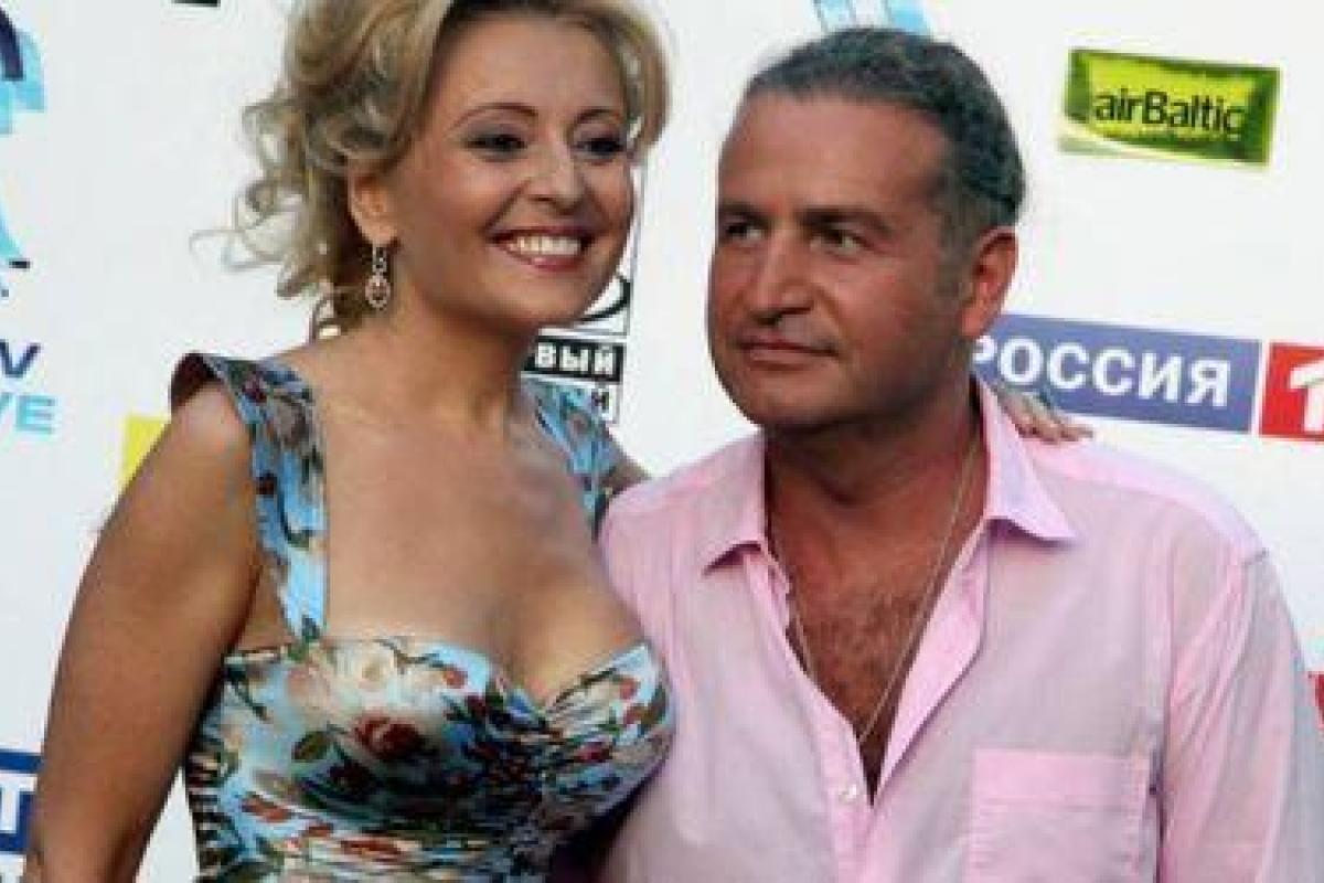 Анжелика Варум поделилась с поклонниками трогательным семейным селфи