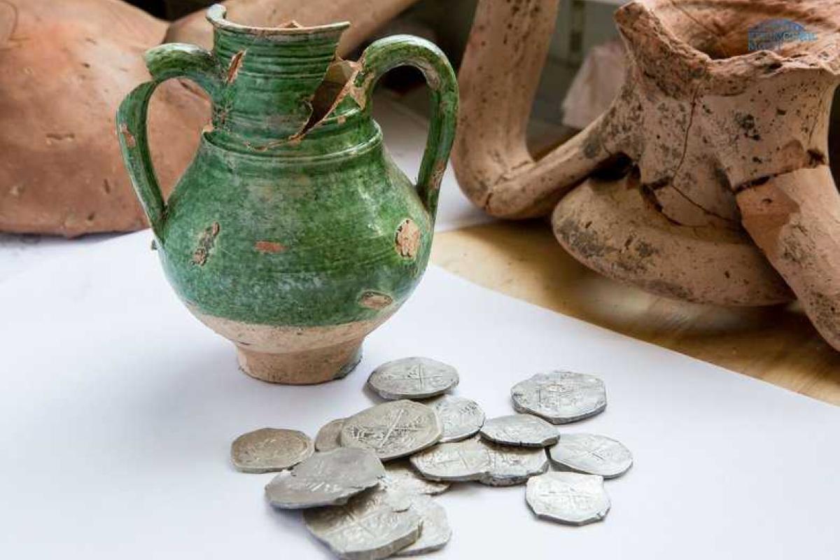 Российские археологи выкопали клад в Крыму Российские археологи выкопали клад в Крыму
