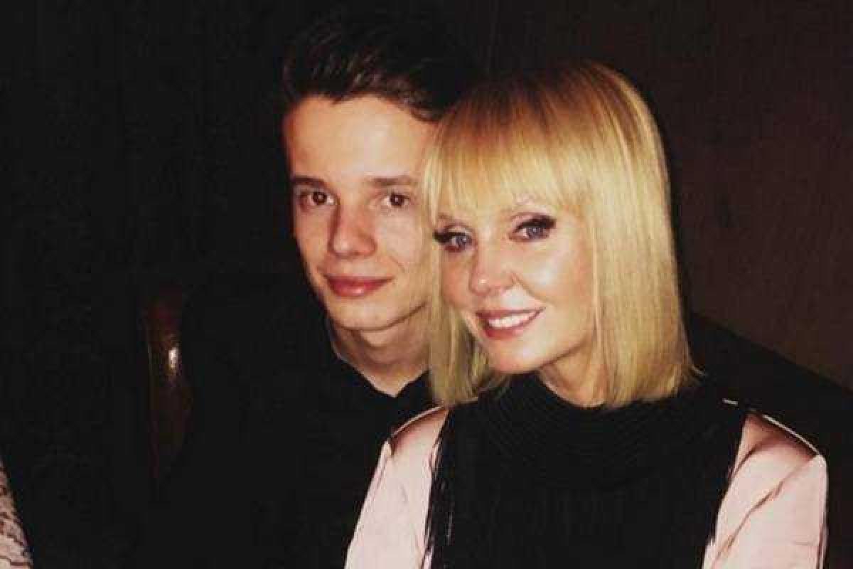 Пока Валерия отдыхает в Дубае, сын певицы Арсений встречается с моделью Анной Шеридан