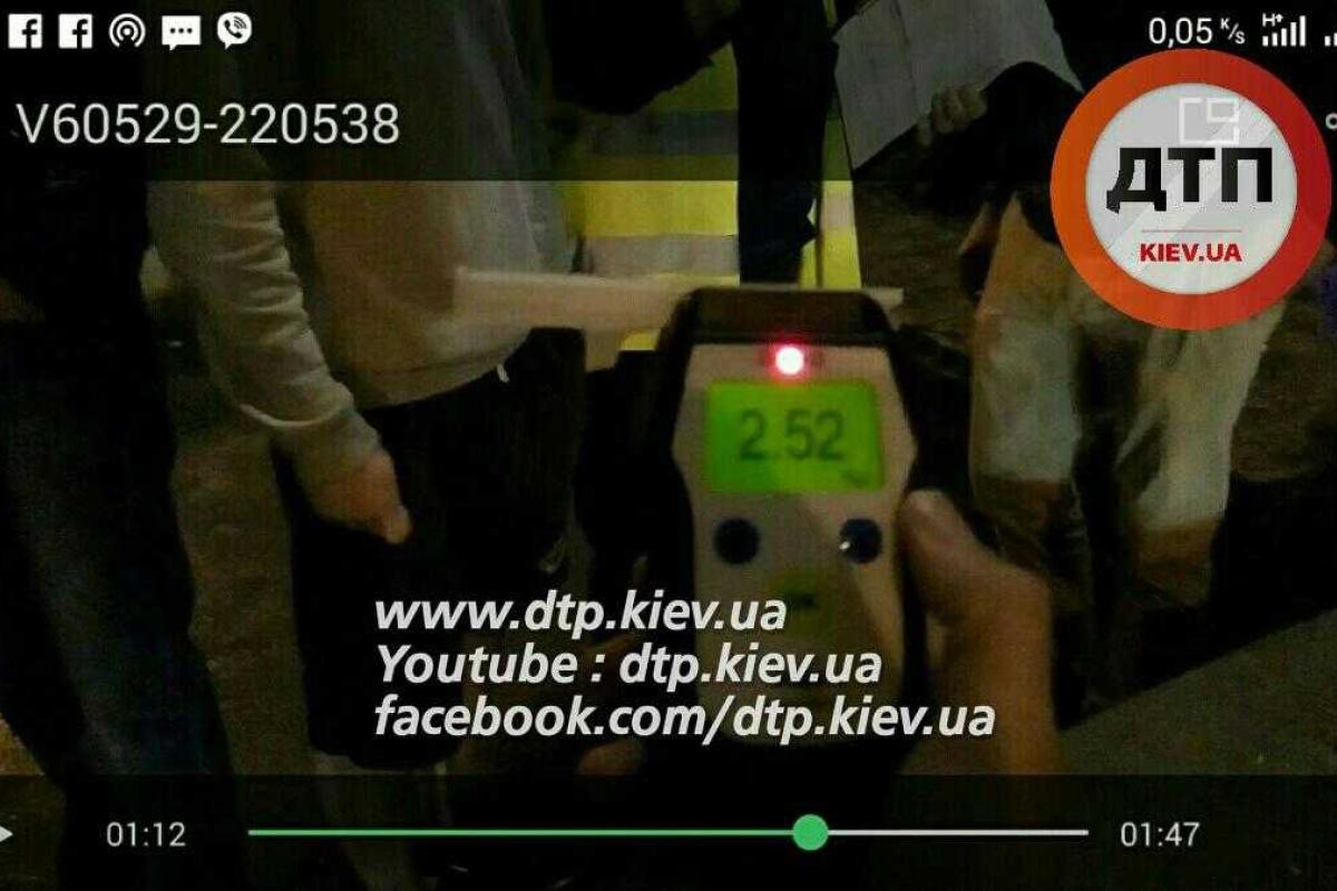 В Киеве пьяный водитель за рулем "ЗАЗ" "уделал" две иномарки - "BMW" и "Dacia Logan"