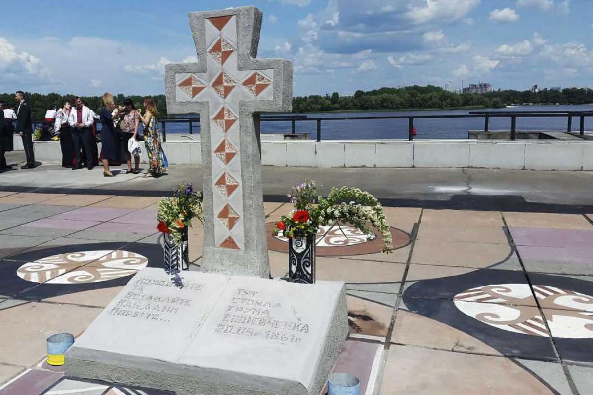 На набережной Днепра в Киеве открыли место памяти великого Кобзаря На набережной Днепра в Киеве открыли место памяти великого Кобзаря