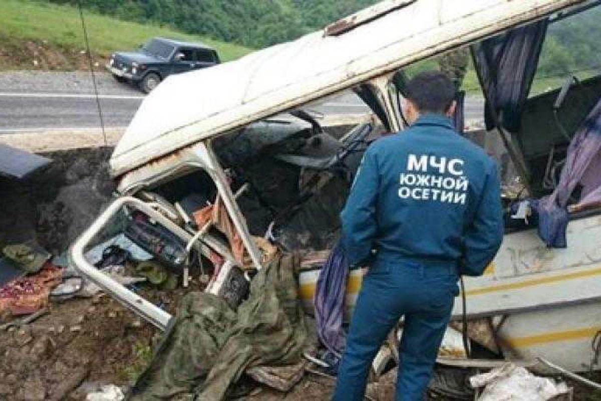 Автобус с российскими офицерами сорвался в пропасть в Южной Осетии: есть жертвы
