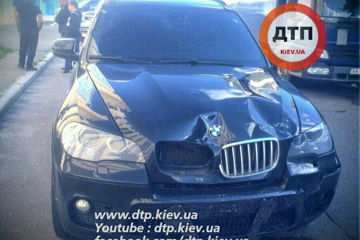 В Киеве из-за пьяного водителя "BMW X5" мужчина остался без ноги В Киеве из-за пьяного водителя "BMW X5" мужчина остался без ноги