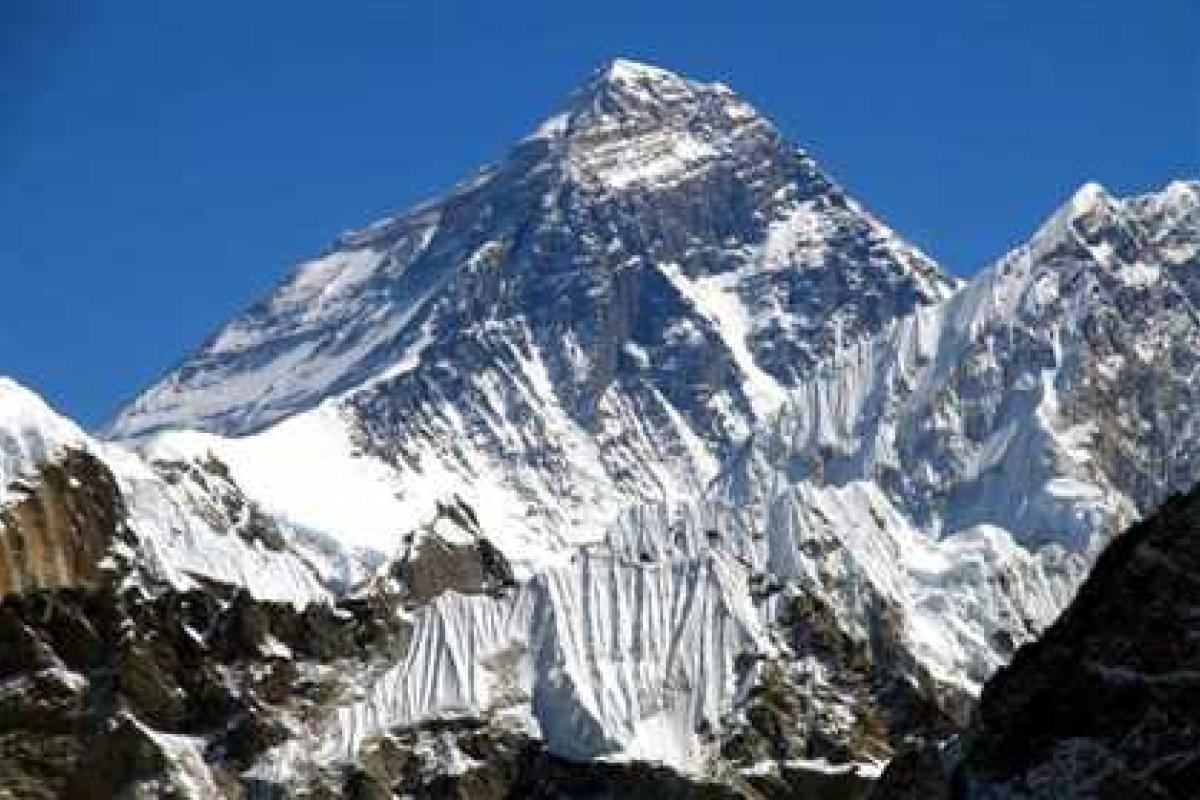 Два покорителя Эвереста погибли при спуске с высочайшей вершины планеты