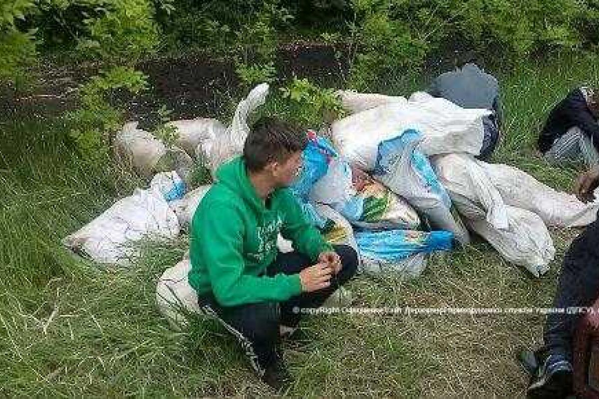 На Луганщине задержаны 8 человек за попытку незаконного перемещения через границу тонны "сладенького"