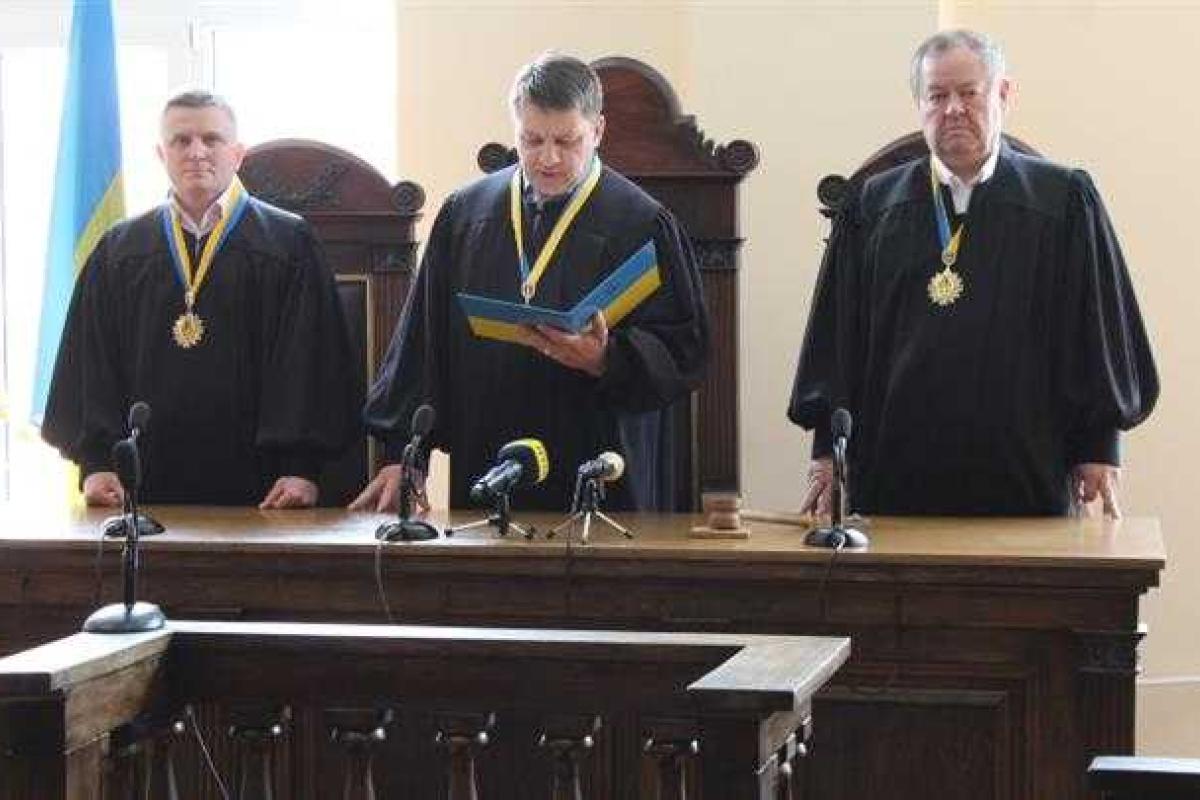 В Мукачево суд вынес приговор за убийство "цыганскому барону" и его сыну