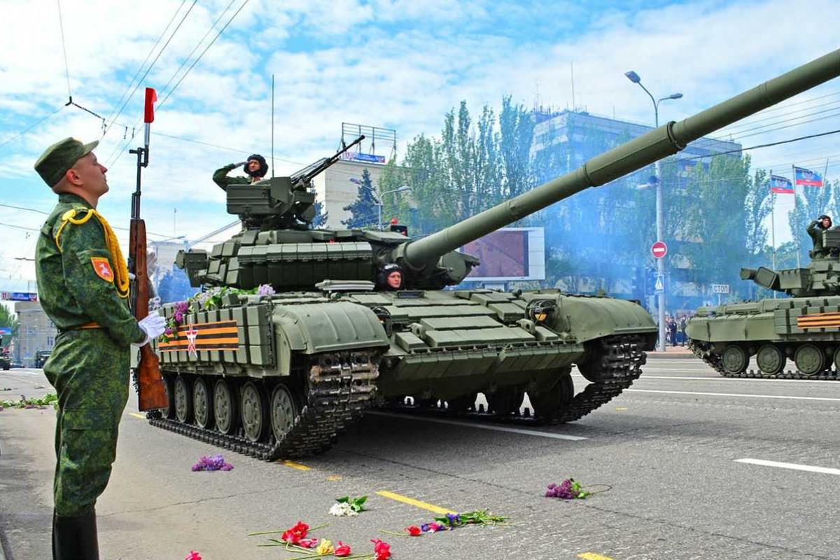 После "военного парада" бравых "военных ДНР" обчистили местные собутыльники 