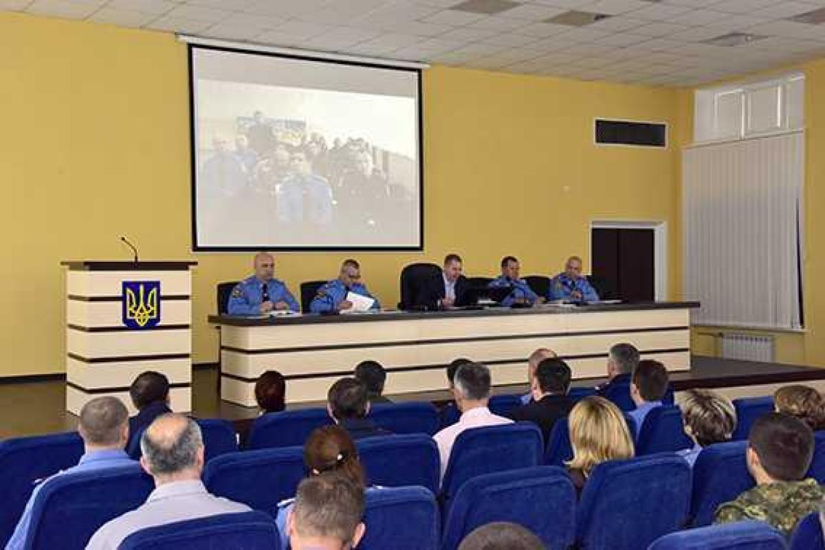 На Донетчине безопасность детей во время выпускных балов будут обеспечивать около 600 полицейских На Донетчине безопасность детей во время выпускных балов будут обеспечивать около 600 полицейских