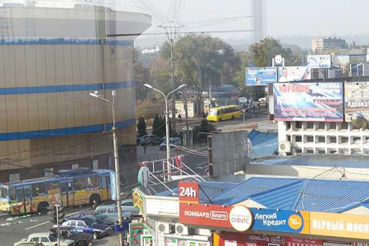 В Донецке вооруженные боевики устроили "шмон" в торговых центрах и на рынках  В Донецке вооруженные боевики устроили "шмон" в торговых центрах и на рынках