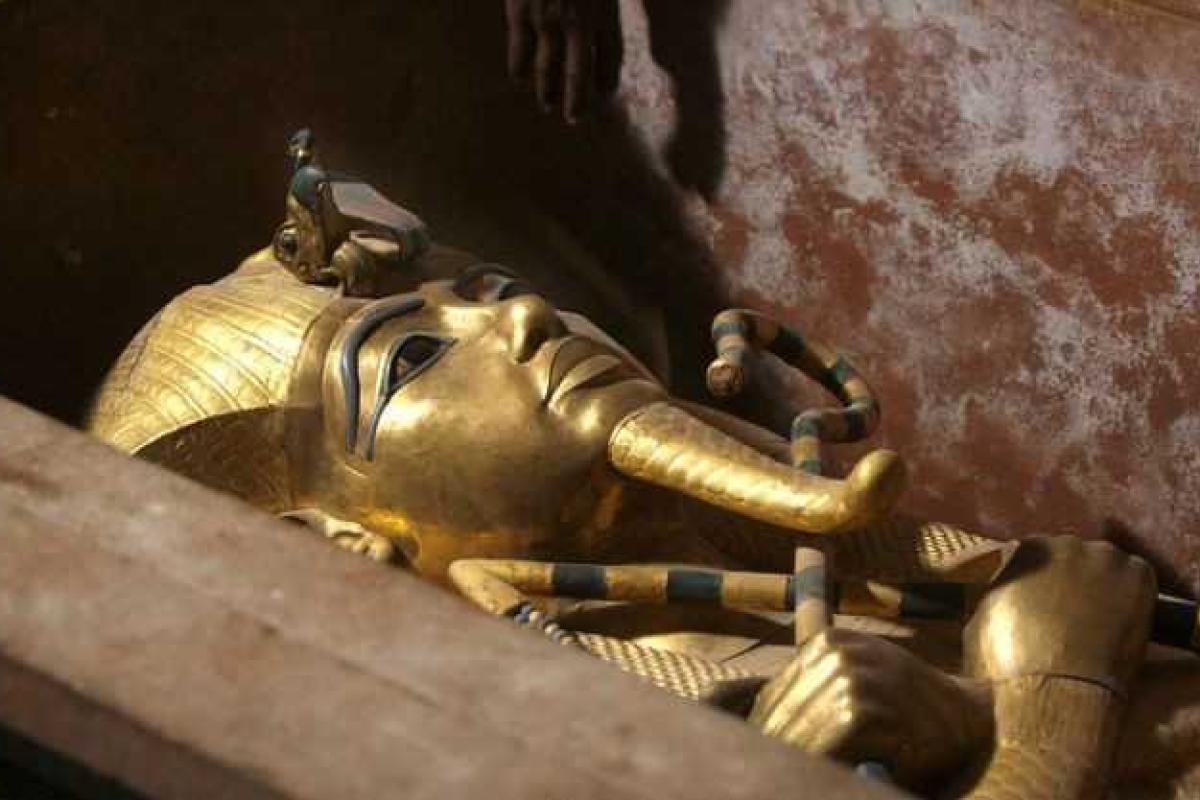 Ученые: Кинжал Тутанхамона создан из метеоритного металла