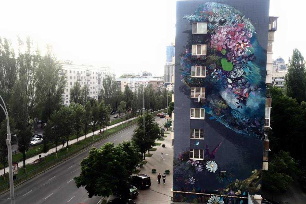 В Киеве на бульваре Леси Украинки появился еще один огромный красивый мурал
