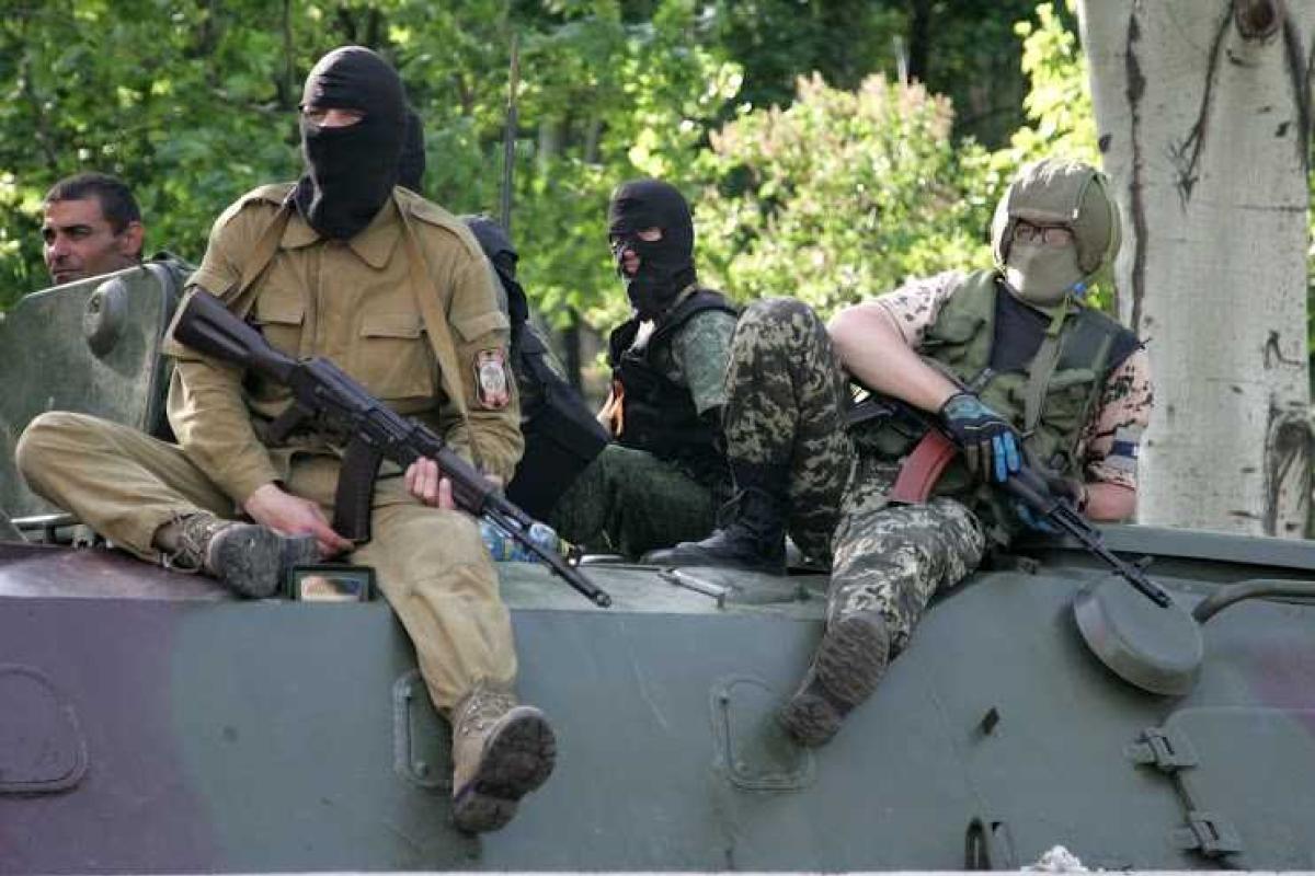 В районе Докучаевска боевики активно возводят вторую линию обороны В районе Докучаевска боевики активно возводят вторую линию обороны