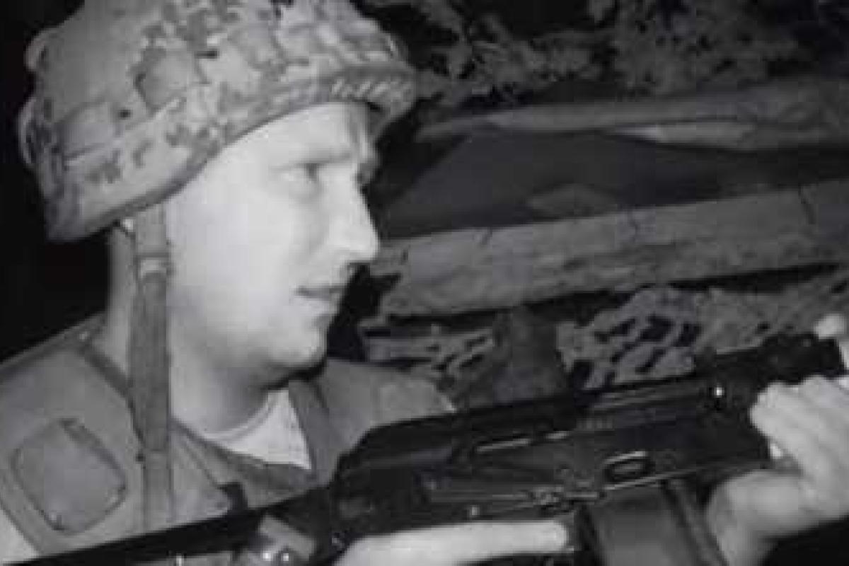 Воины ВСУ показали ночные обстрелы своих позиций в районе Донецка Воины ВСУ показали ночные обстрелы своих позиций в районе Донецка