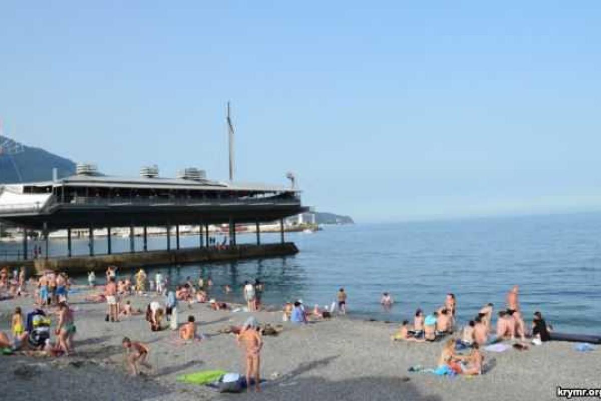 Ялта: есть море, луна, солнце... Нет только отдыхающих Ялта: есть море, луна, солнце... Нет только отдыхающих