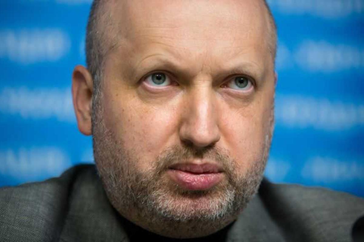 Сеть "рвет" архивный снимок молодого Турчинова Сеть "рвет" архивный снимок молодого Турчинова