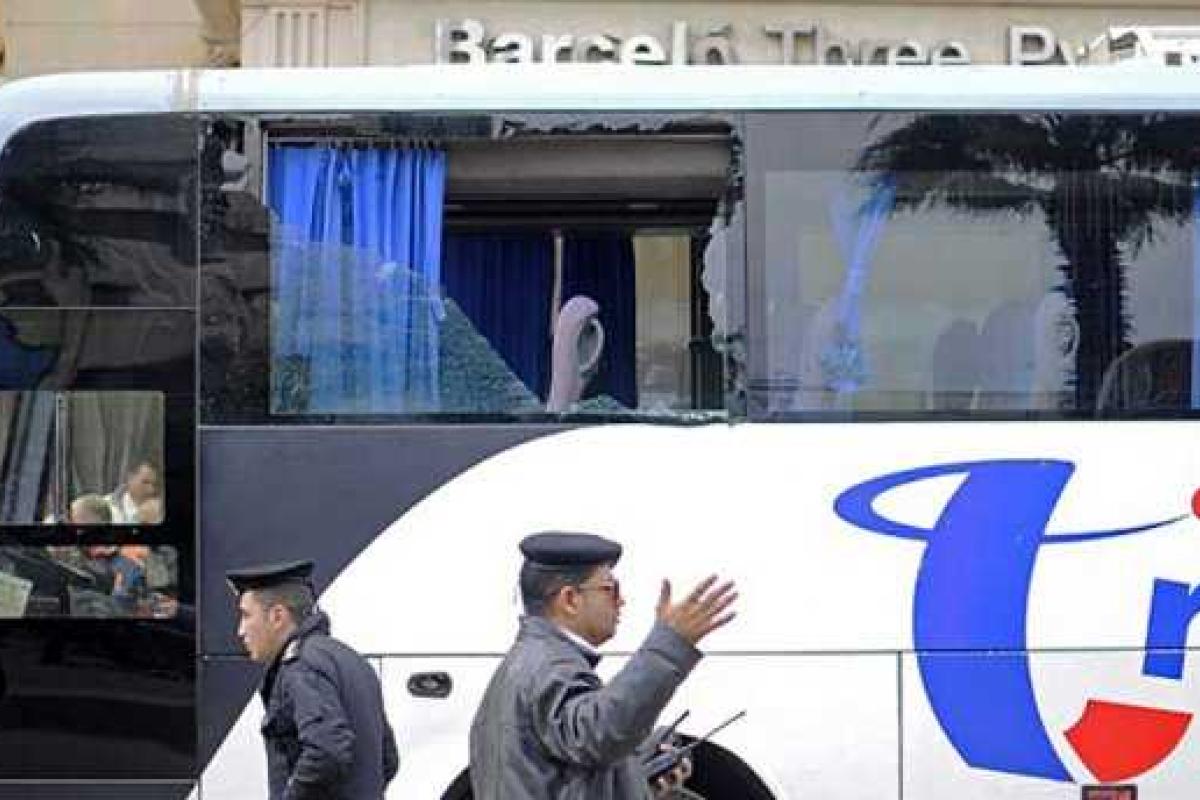 Во Франции обстреляли автобус с туристами из Чехии Во Франции обстреляли автобус с туристами из Чехии