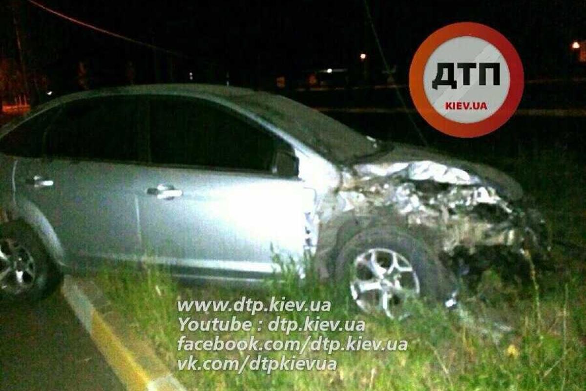 Под Киевом пьяный водитель на "Ford" влетел в столб и оставил полгорода без света Под Киевом пьяный водитель на "Ford" влетел в столб и оставил полгорода без света