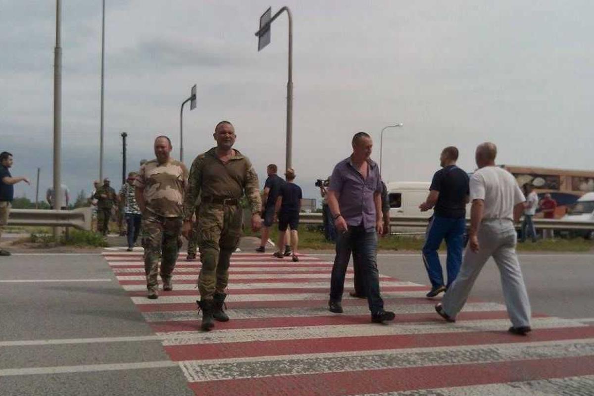 На Житомирщине участники АТО перекрыли трассу "Киев-Чоп" На Житомирщине участники АТО перекрыли трассу "Киев-Чоп"