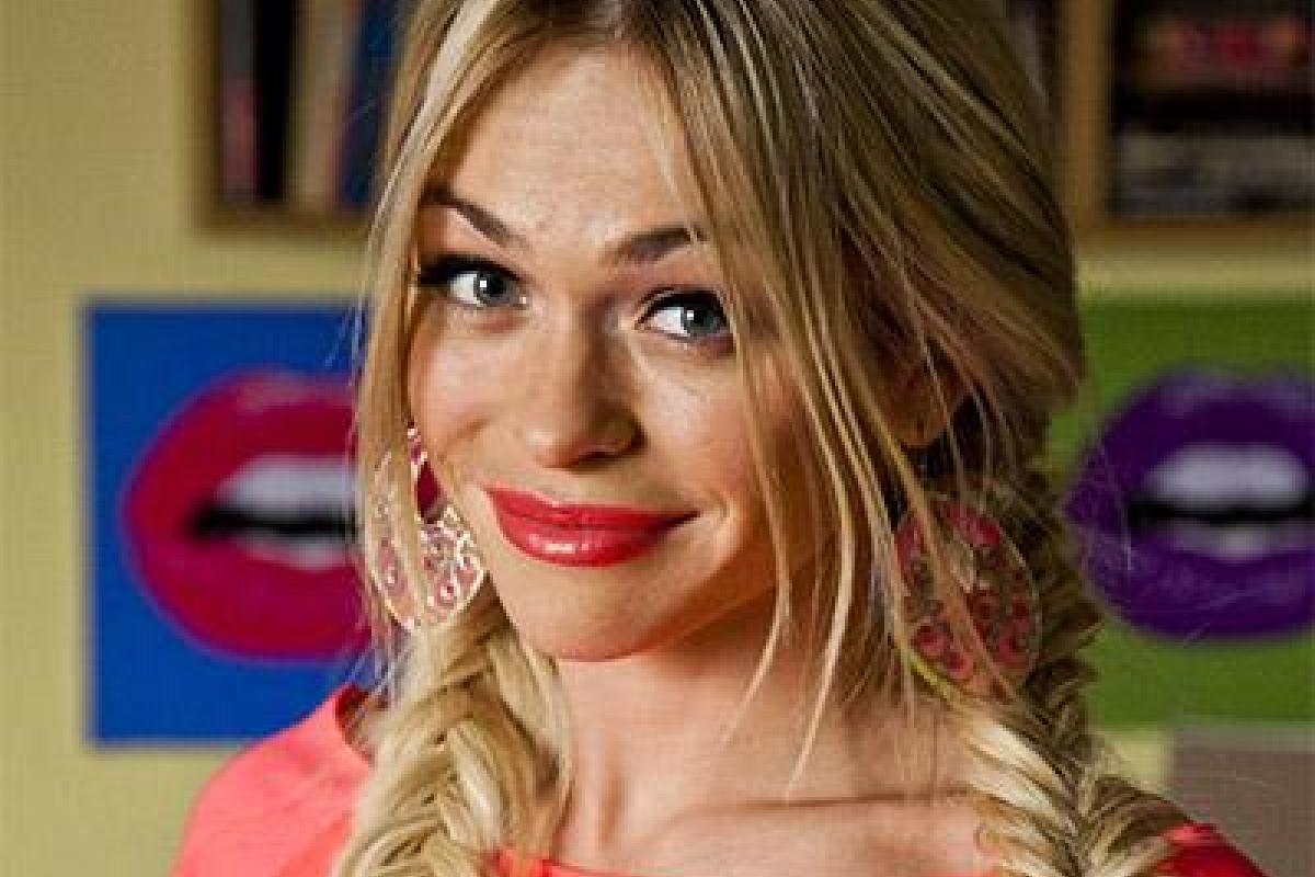 Актриса Анна Хилькевич стала обладательницей роскошного автомобиля