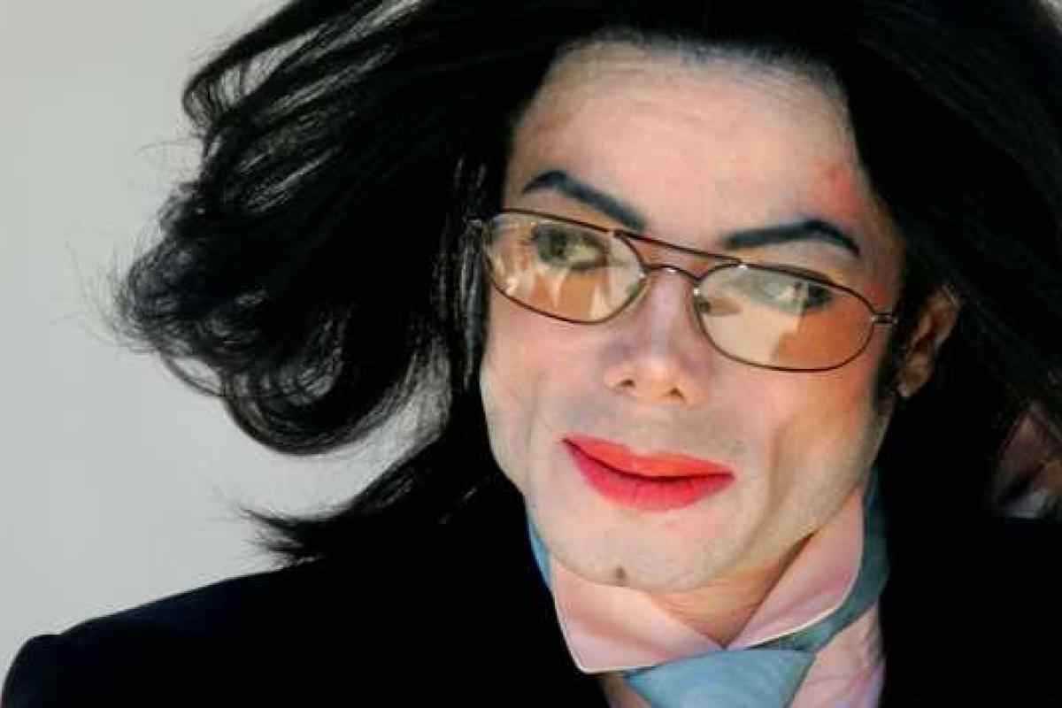 В доме Майкла Джексона при обыске изъята огромная коллекция детского порно