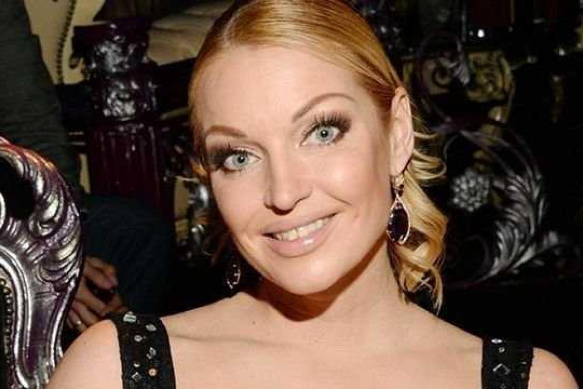 Анастасия Волочкова вновь выложила в сеть постельное фото