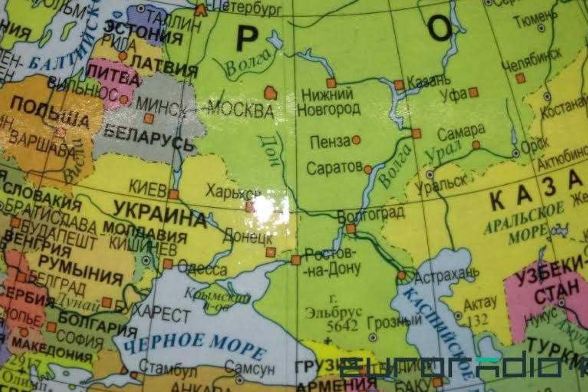 В Беларуси чиновники рекомендуют предпринимателям изъять из продажи карты с "российским Крымом" В Беларуси чиновники рекомендуют предпринимателям изъять из продажи карты с "российским Крымом"