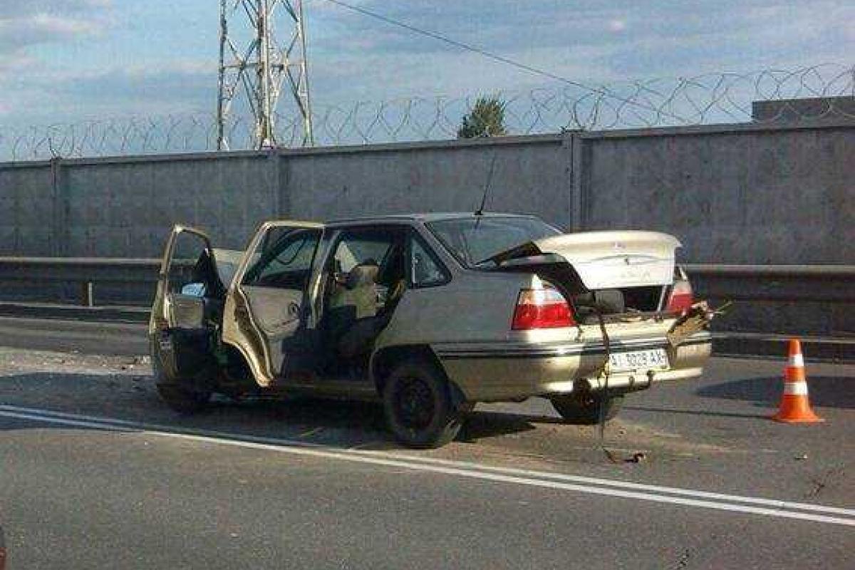 На Киевщине "Daewoo Nexia" влетел в автобус: водитель легковушки погиб, его дочь - в реанимации