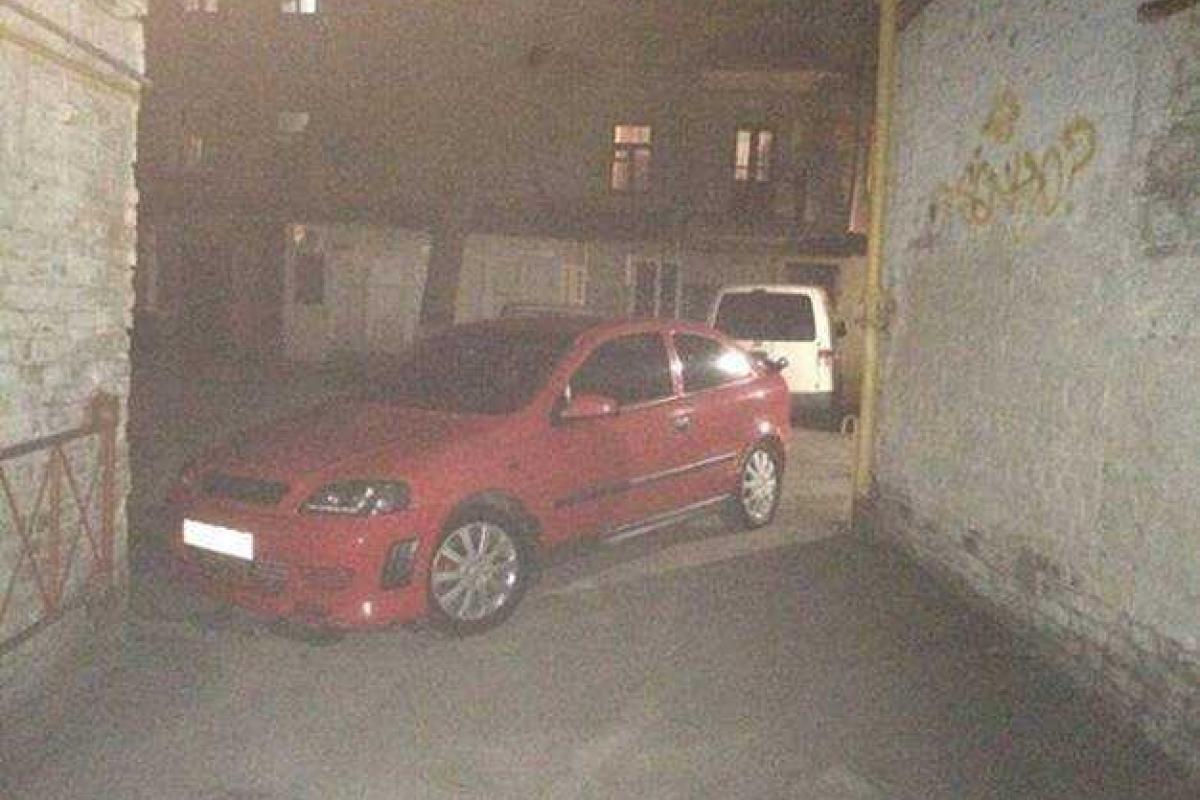 Ссора с соседом из-за стоянки автомобиля закончилась для киевлянина домашним арестом