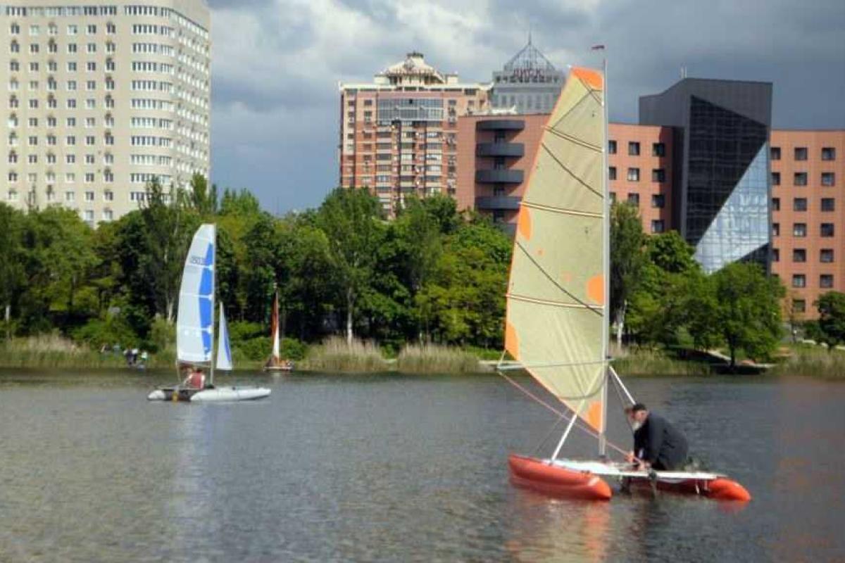 Жителям "ДНР" остается отдыхать на донецком Кальмиусе, с романтично квакающими жабами Жителям "ДНР" остается отдыхать на донецком Кальмиусе, с романтично квакающими жабами