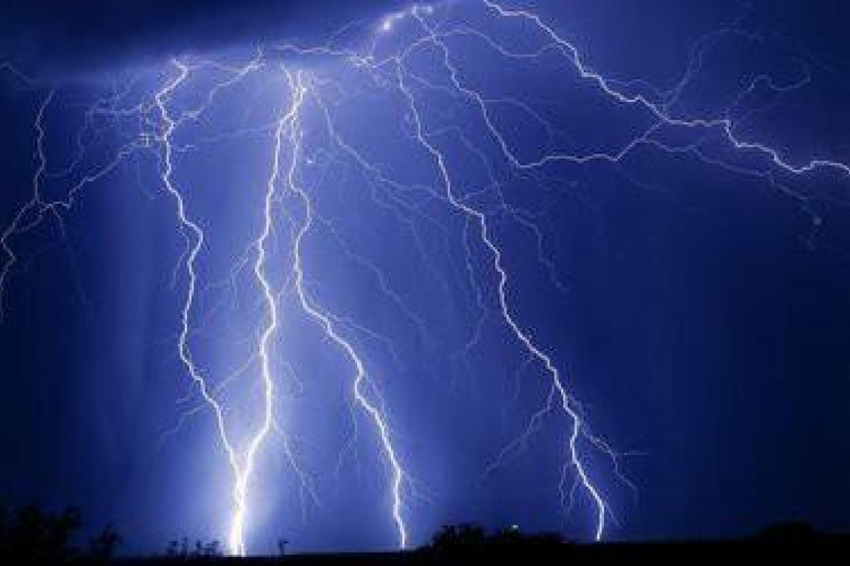 В Германии на рок-концерте 42 человека пострадали в результате удара молнии В Германии на рок-концерте 42 человека пострадали в результате удара молнии