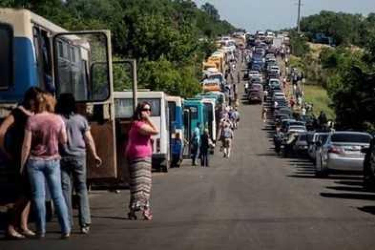 КПВВ на линии соприкосновения: как выжить в жару в огромных очередях КПВВ на линии соприкосновения: как выжить в жару в огромных очередях