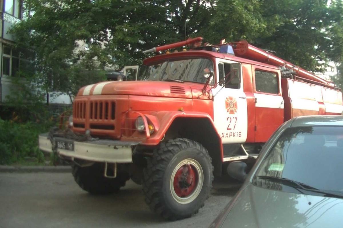 В харьковской высотке спасатели тушили пожар в квартире на 10-м этаже В харьковской высотке спасатели тушили пожар в квартире на 10-м этаже