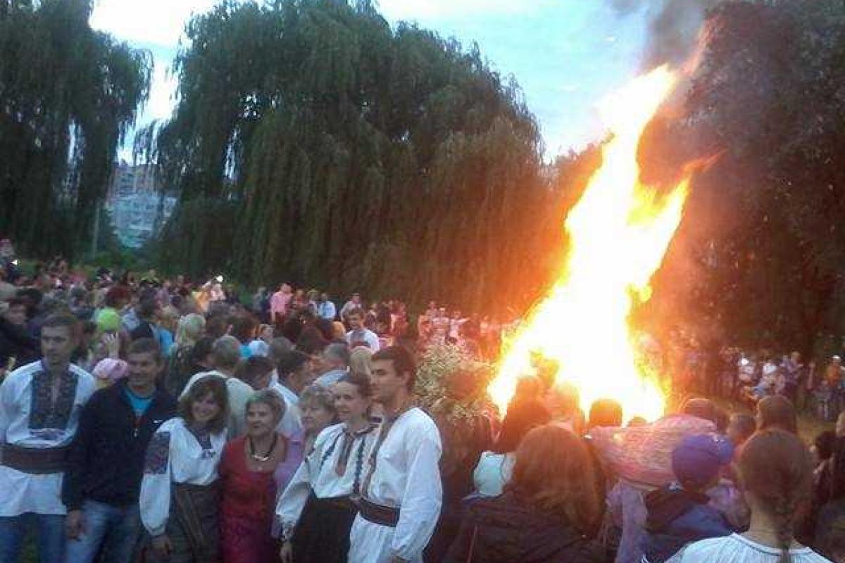 Праздник Ивана Купала собрал жителей и гостей Хмельницкого на берегу Южного Буга Праздник Ивана Купала собрал жителей и гостей Хмельницкого на берегу Южного Буга
