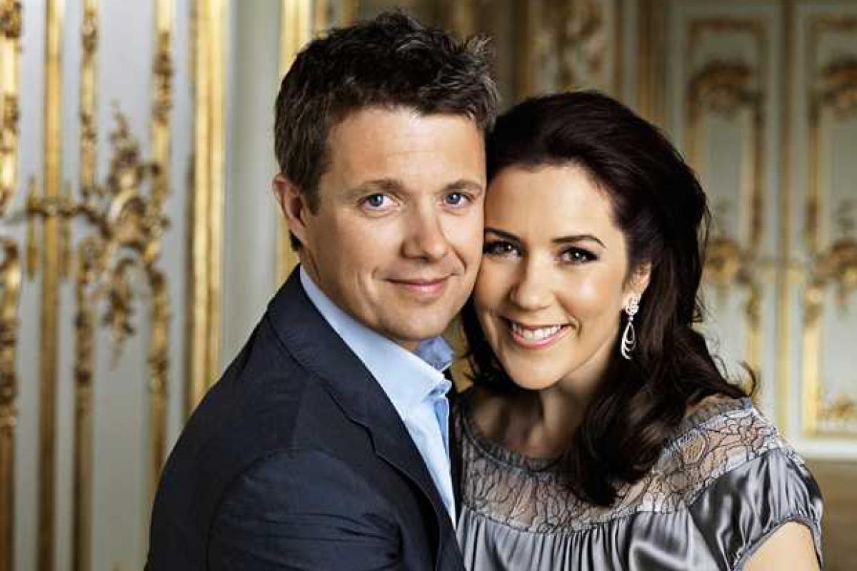 Принц и принцесса Дании стали героями семейной фотосессии для известного глянца