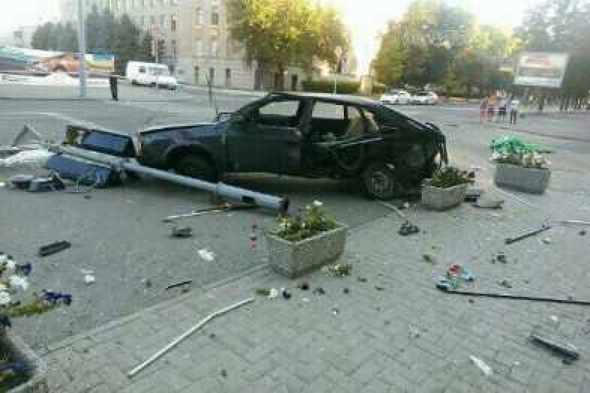 В Харькове ночью перекресток не поделили патрульный "Toyota Prius", "Samand" и "Москвич": погибла молодая пара В Харькове ночью перекресток не поделили патрульный "Toyota Prius", "Samand" и "Москвич": погибла молодая пара