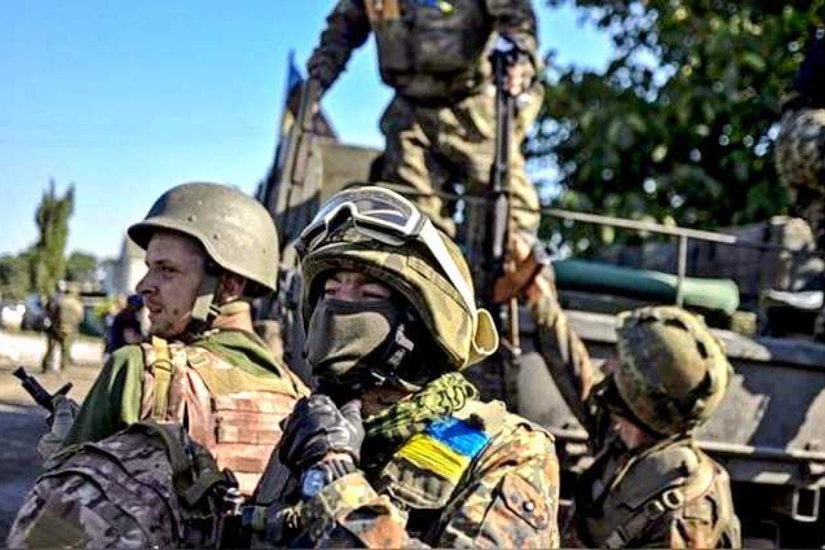 Боевики настойчиво пытаются отбросить бойцов ВСУ с позиций районе Докучаевска Боевики настойчиво пытаются отбросить бойцов ВСУ с позиций районе Докучаевска