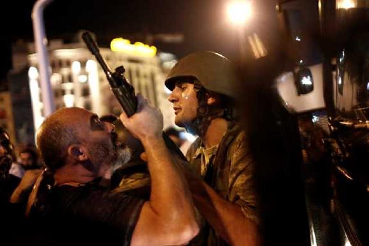 В Турции за попытку госпереворота задержаны более 300 человек, 60 - погибли В Турции за попытку госпереворота задержаны более 300 человек, 60 - погибли