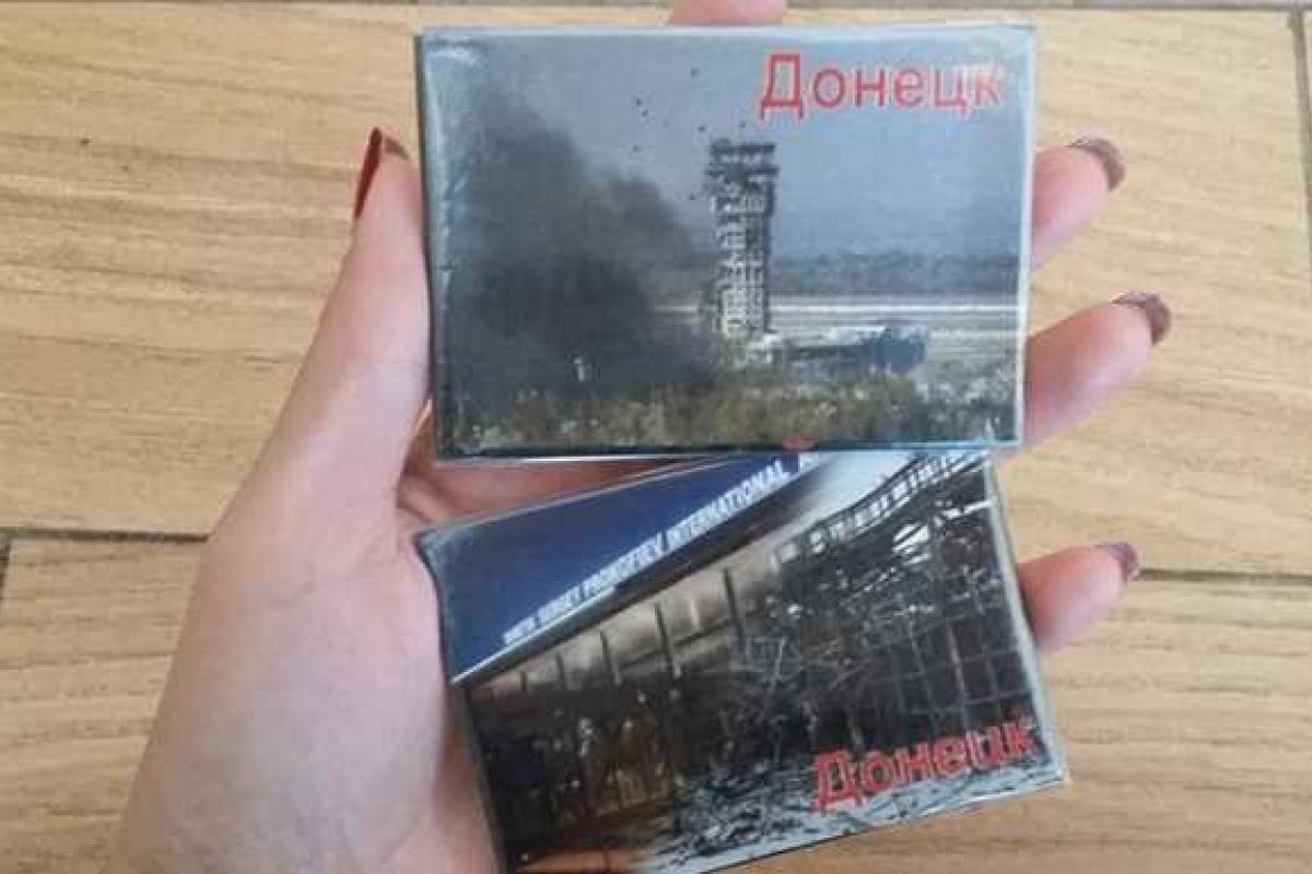 Жители Донецка устали от войны и все чаще покупают на память виды прежнего мирного города